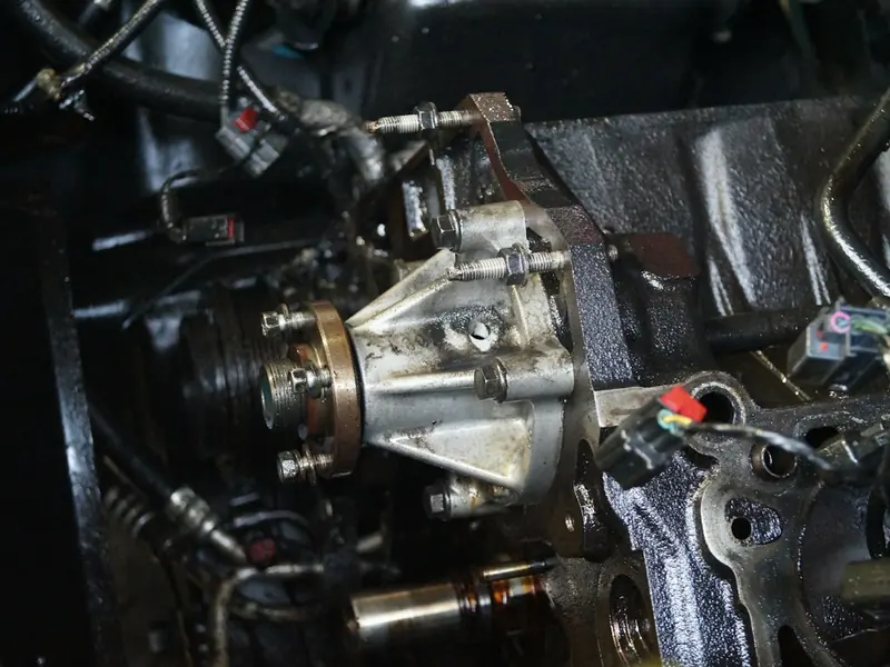 Motor üzerinde kasnaklı devirdaim (su pompası)