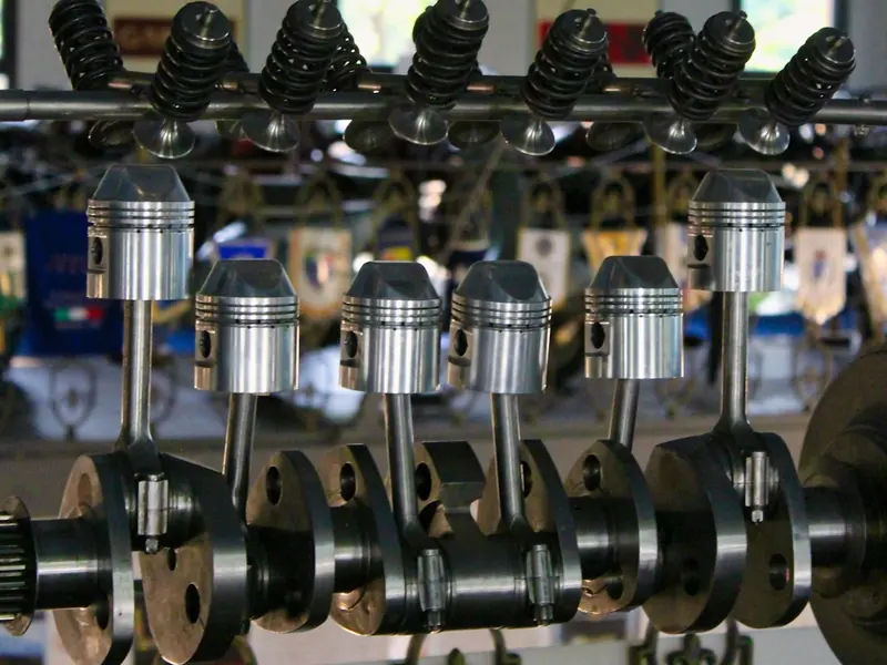 Sıralı motor pistonları